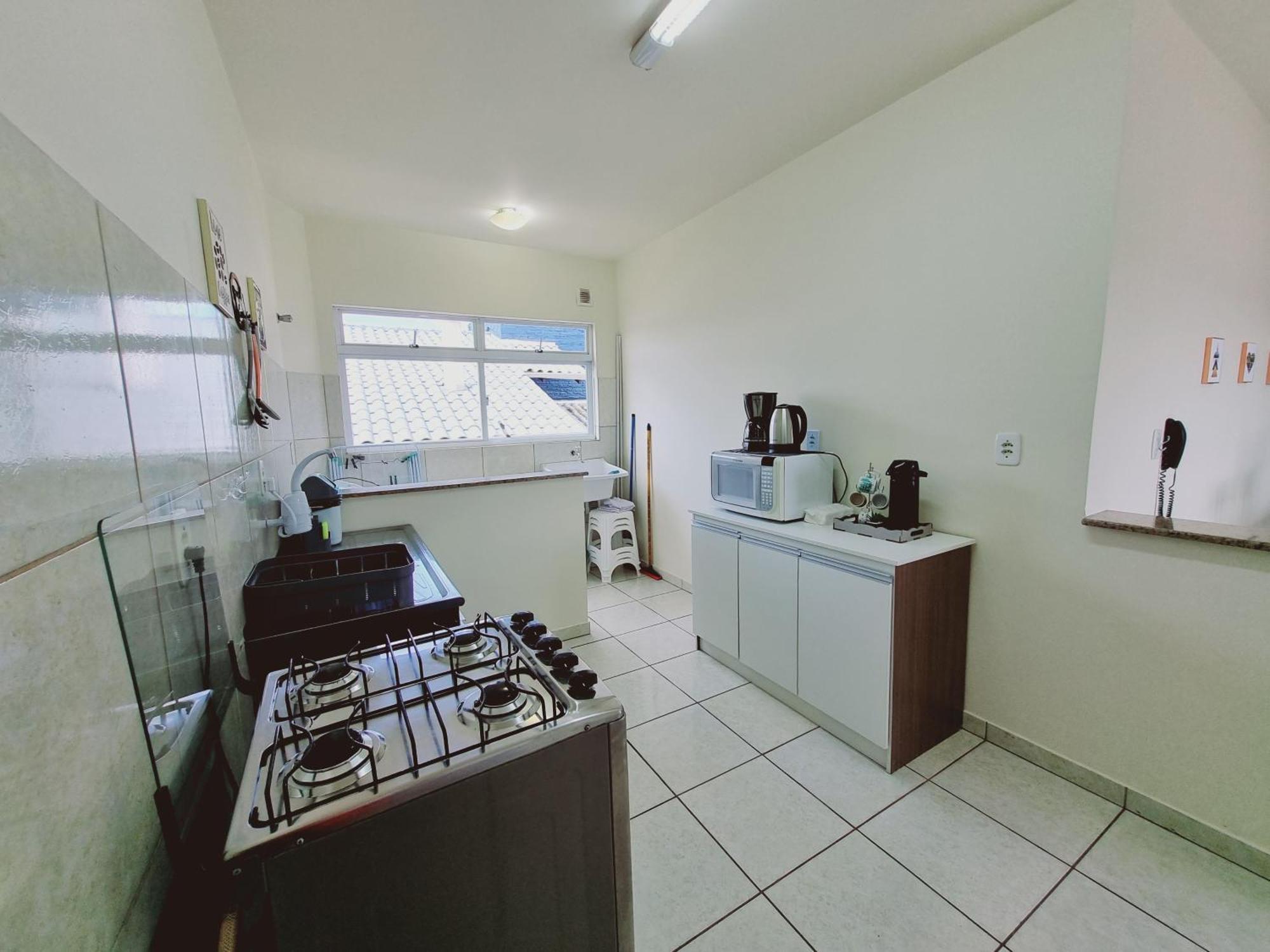 Residencial Cristina's-apartamentos De 2-3 Quartos Equipados Com Wifi Garagem-excelente Localizacao